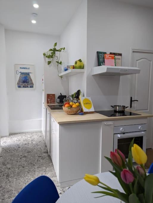 T2 Cosy Avec Terrasse Et Parking Leilighet Marseille Eksteriør bilde
