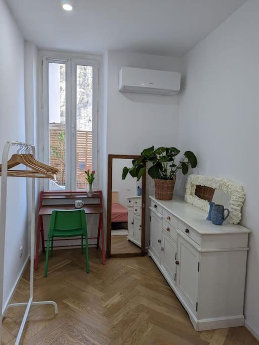 T2 Cosy Avec Terrasse Et Parking Leilighet Marseille Eksteriør bilde