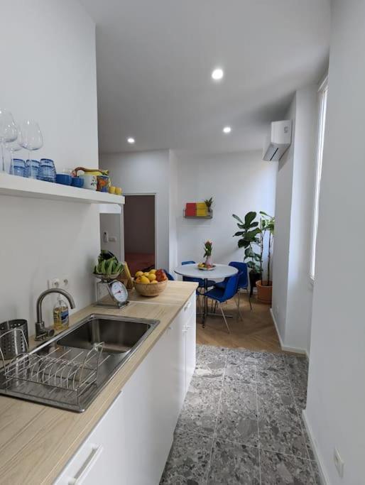 T2 Cosy Avec Terrasse Et Parking Leilighet Marseille Eksteriør bilde